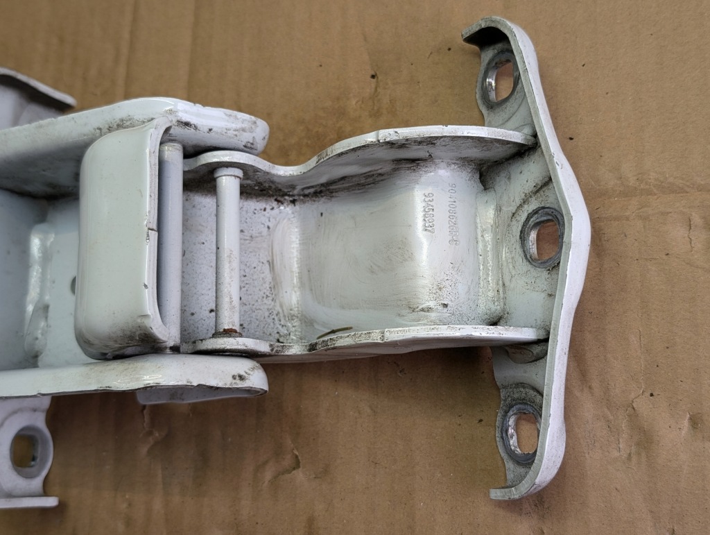 фото №3, Петля дверь правый задняя dół 904108626r renault trafic iii