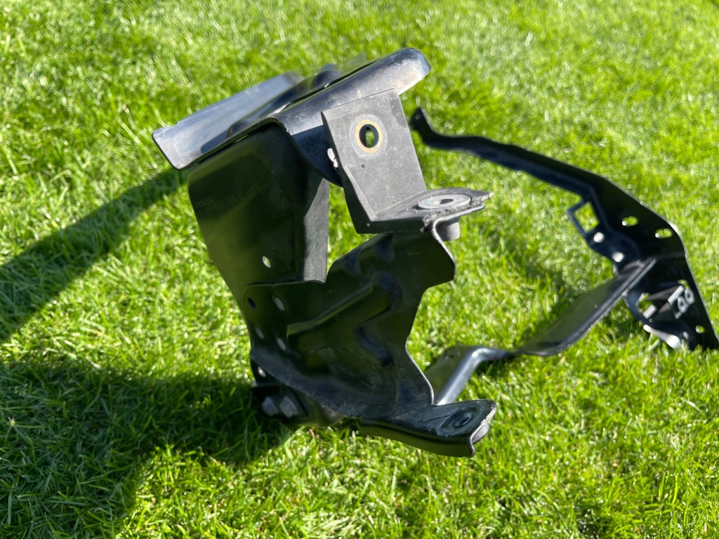 Mercedes c-klasa w204 pas передній панель фари кронштейн лівий a204626044 в Україні