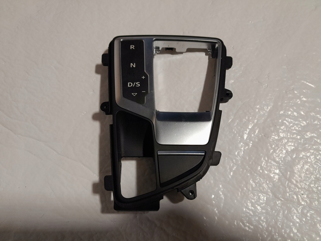 фото №1, Audi a4 b9 рамка дисплей передач 8w1713111c