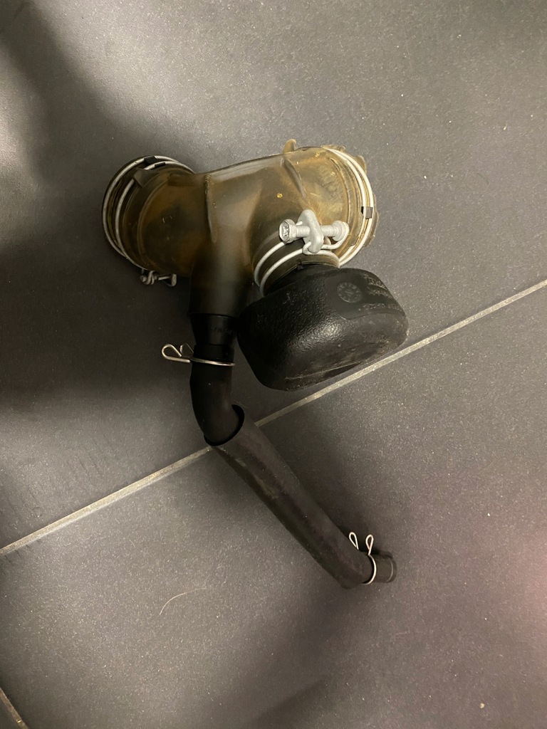 фото №1, Toyota chr c-hr 2018 труба воздуха резонатор 1.8