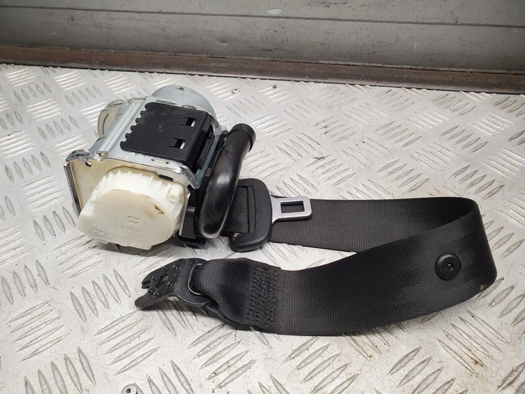 фото №7, Audi a4 s4 b9 8w0857806a задняя сторона правая ремни безопасности