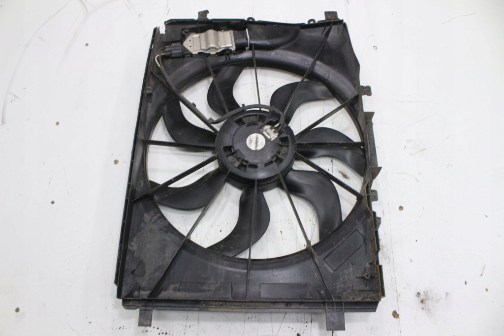 Mercedes w117 вентилятор радиатора 0130308425 с Разборки