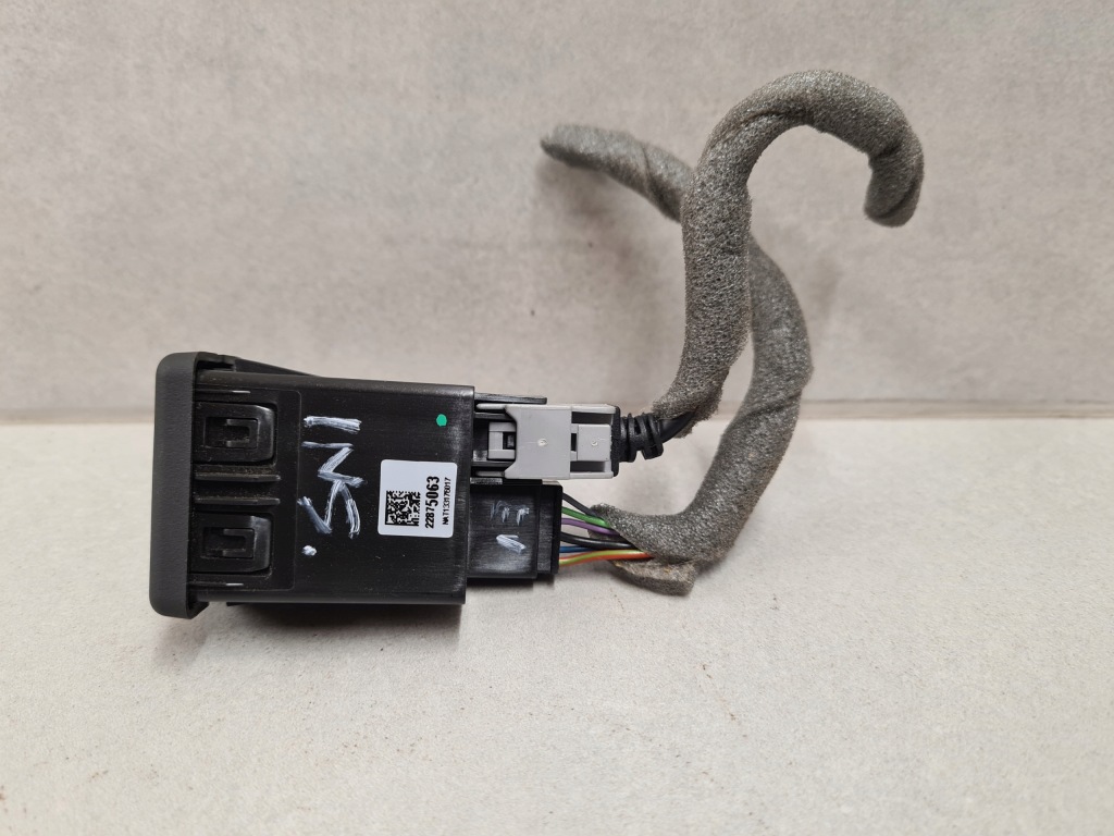 Купить Разъём aux usb штекер opel insignia a 22875063 оригинал