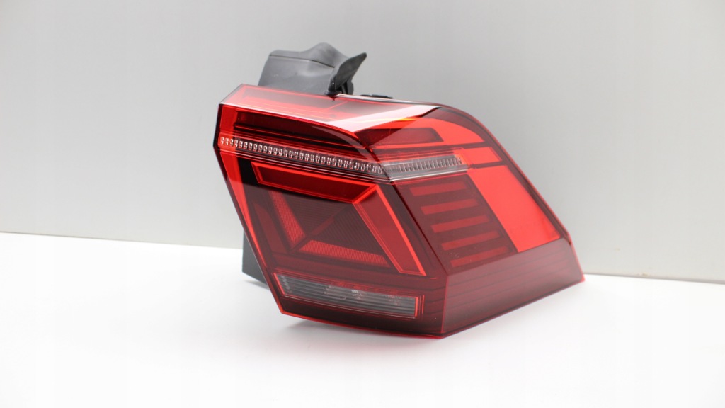 фото №1, Vw tiguan ii 2 lift - лампа задняя правая led 2020+