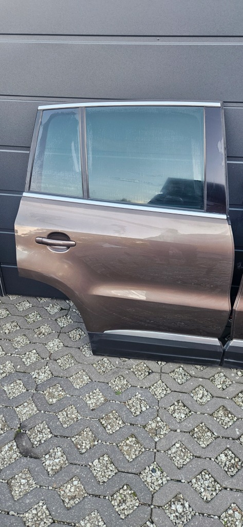 Купити Tiguan 5n рестайлінг  двері праве задні задній коричневі lh8z