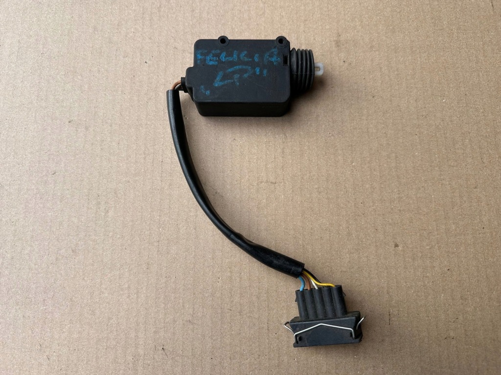 Купити Skoda felicia привід замка центрального