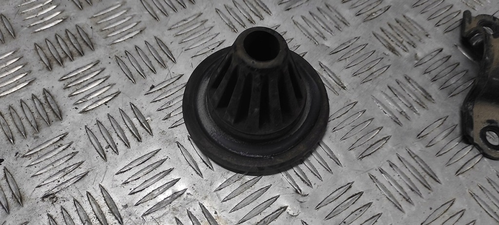 фото №1, Lexus rcf rc-f rc f гумовий елемент кронштейн кронштейн