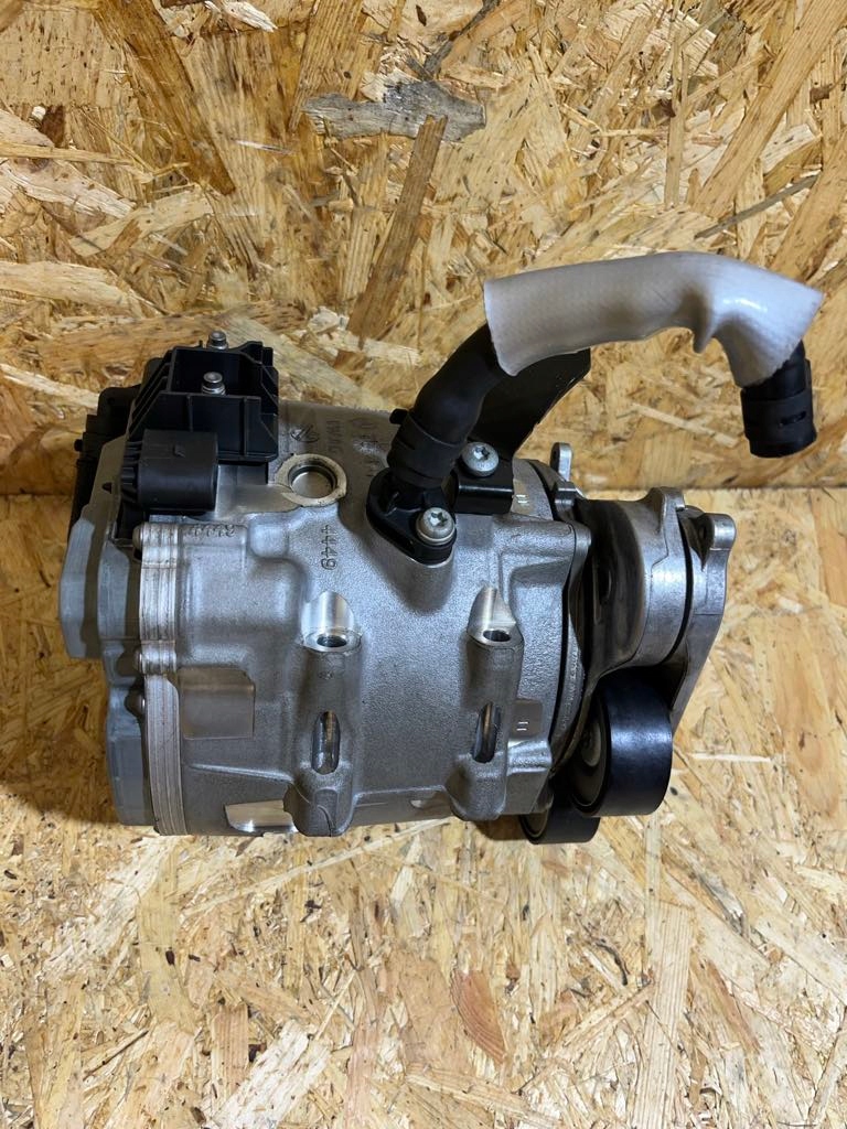 Комплектный  генератор audi q7 q8 3.0 tdi 22r 29 km 4n0903028q оригинал ideał Киев