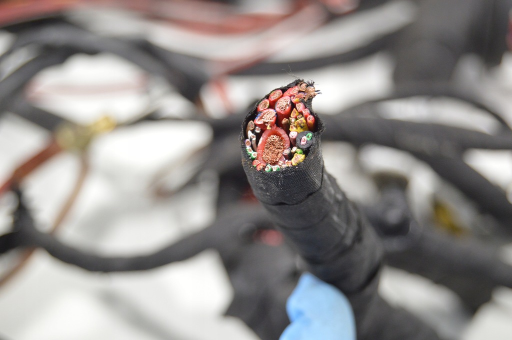 фото №6, Джгут лампа вентиляторів відсік двигуна mercedes w213 e-klasa e8244228 eu