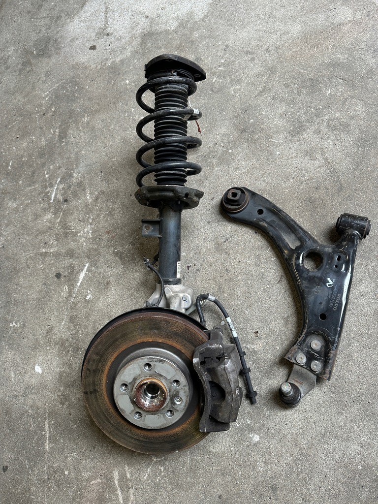 фото №1, Volvo xc40 подвеска правое передние поворотный кулак рычаг амортизатор mcperson