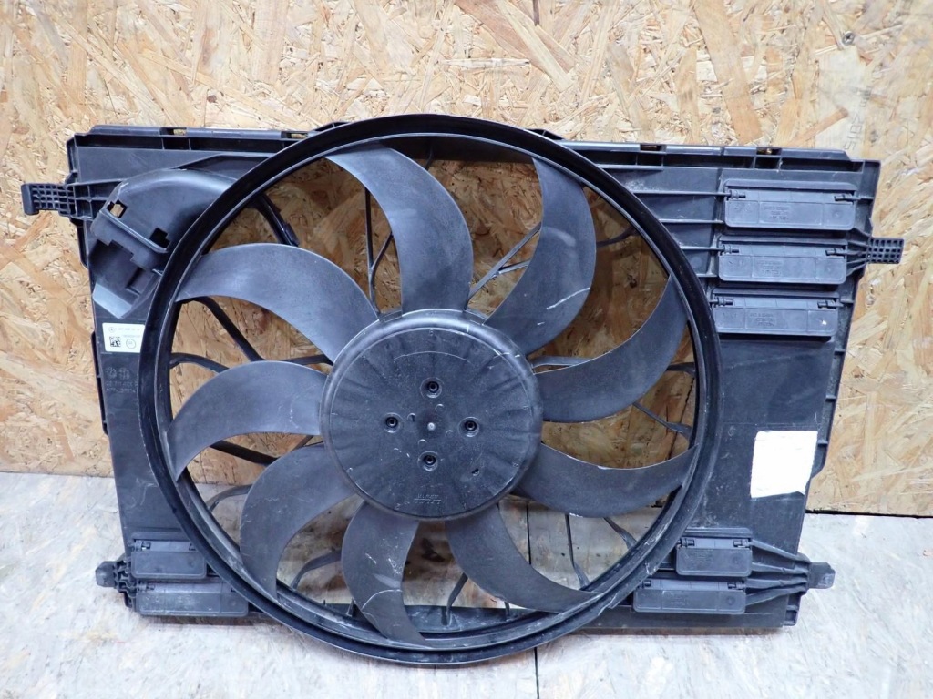 Купити Вентилятор корпус mercedes a klasa 177 2018- a2479060200