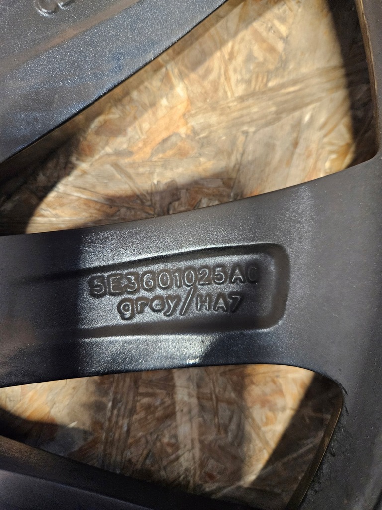 фото №9, Skoda octavia iv диск алюминиевая 18 cali orginal