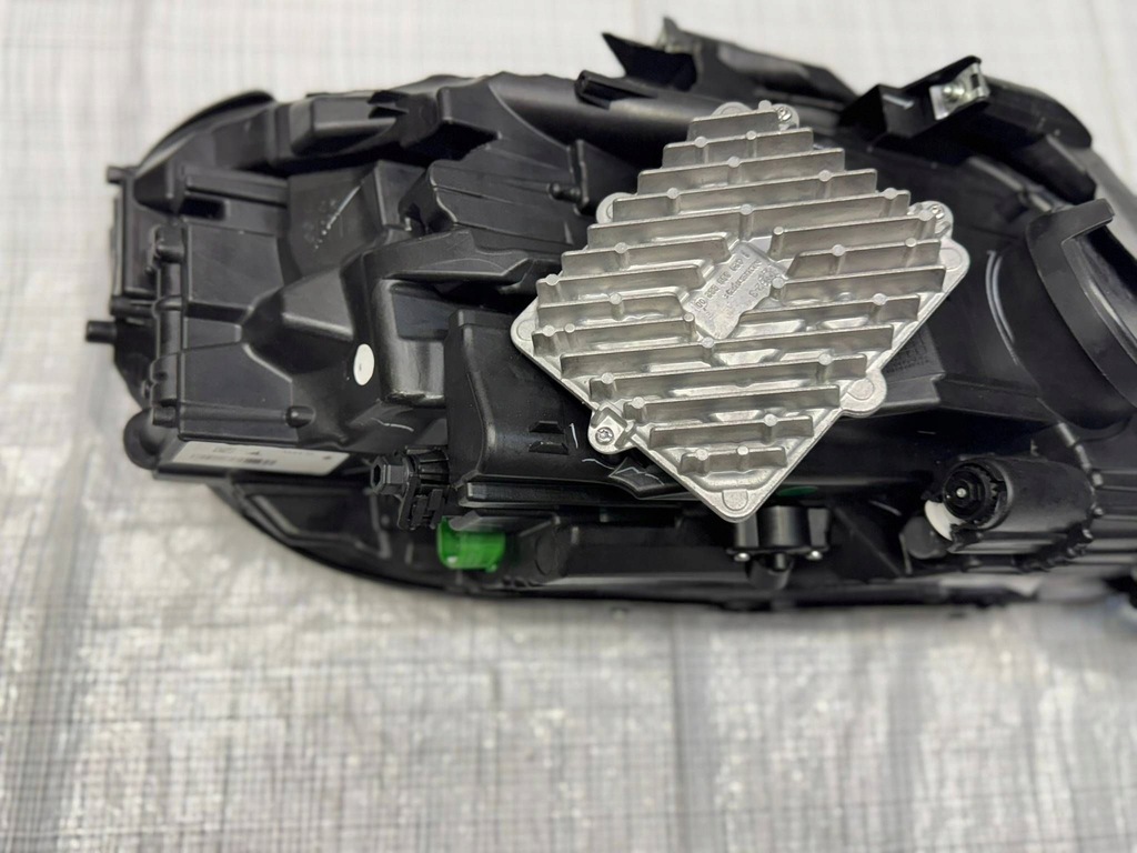 фото №7, Maserati granturismo m189 лампа передняя правая usa