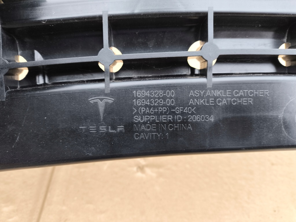 Балка бампера нижня tesla 3 highland в Україні