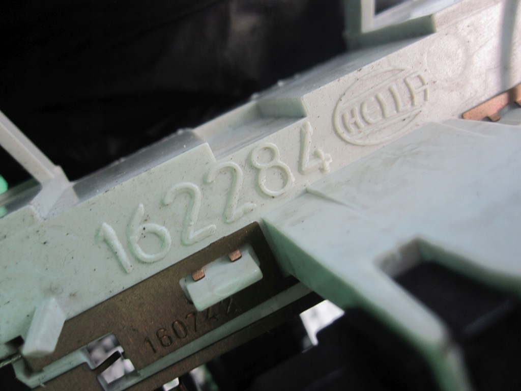 фото №6, Opel zafira b 12r лампа потолочный освещение кабины 13170644 644160657