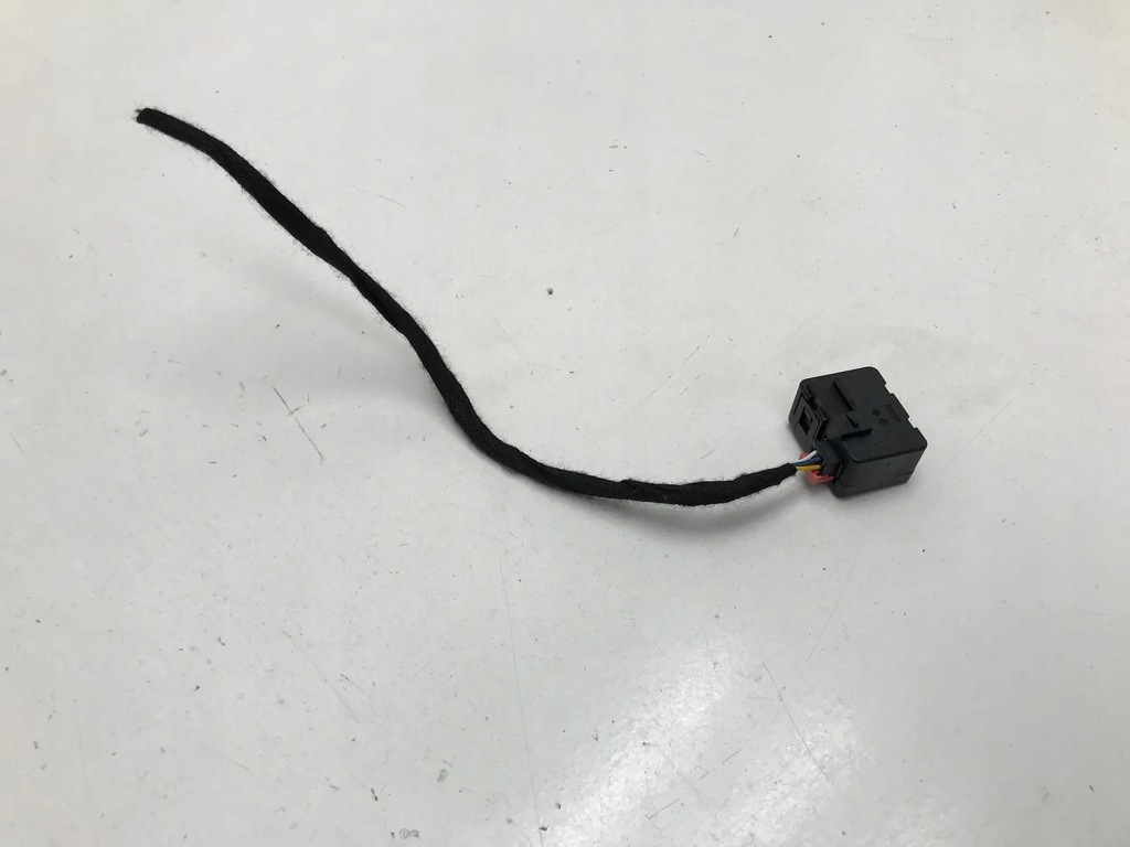 фото №1, Tesla model y 2023 соединитель разъём ethernet 3067956-00-a