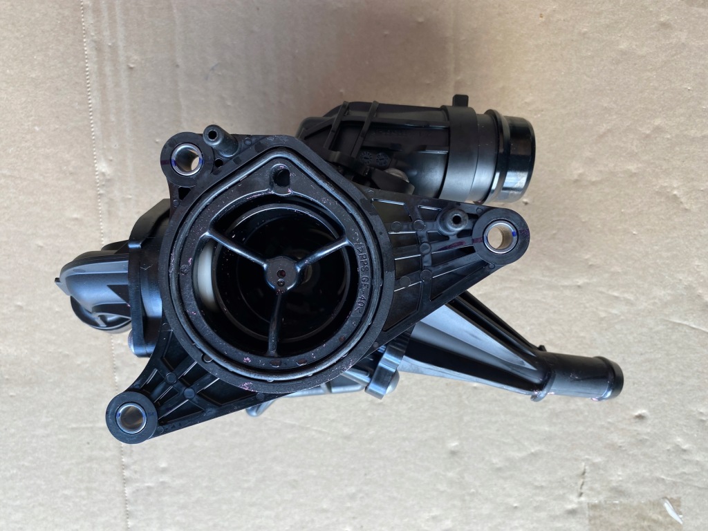 фото №1, Корпус термостата kia sportage v sorento iv 1.6 t-gdi phev