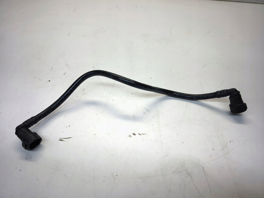 Купити Патрубок шланг бака пального audi a4 b8 8k0201220b