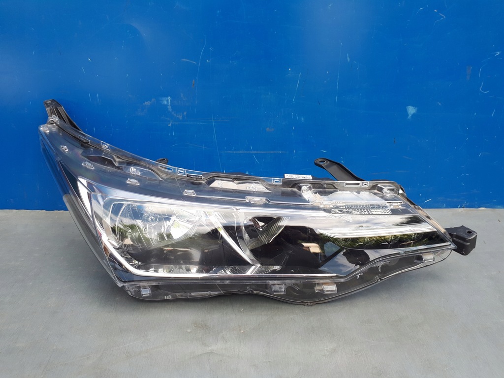 фото №1, Toyota corolla e16 lift 16- фара лампа правая