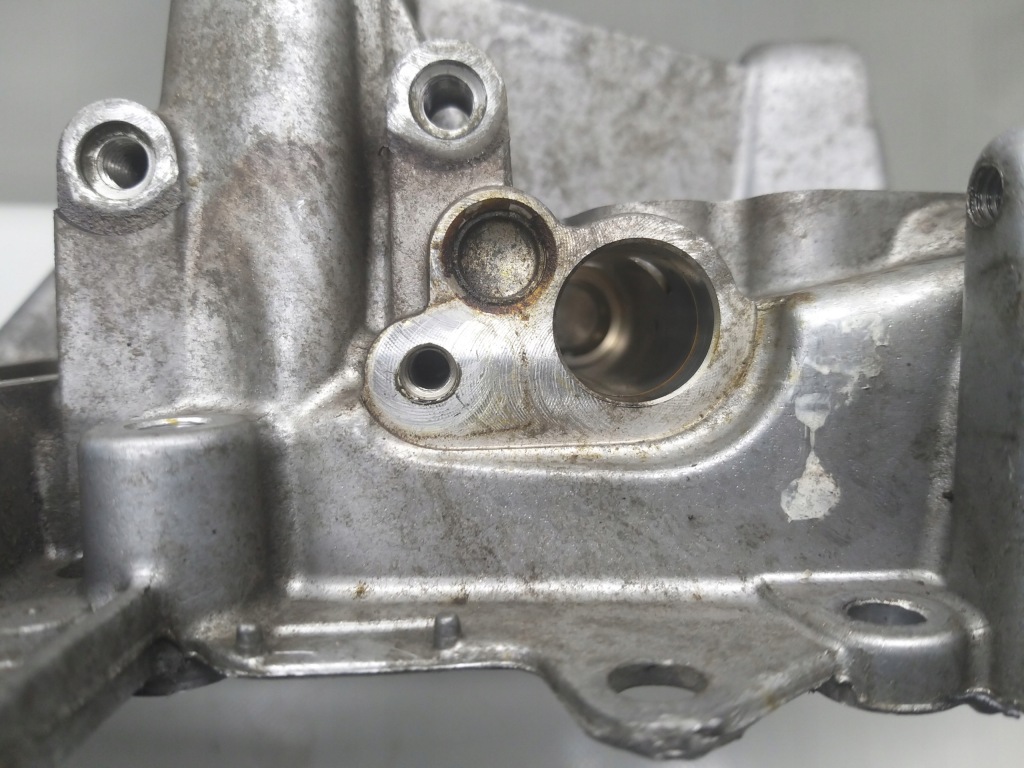 фото №11, Корпус розподільного валу насос dacia sandero ii clio v 1.0 sce b4de411 135029068r