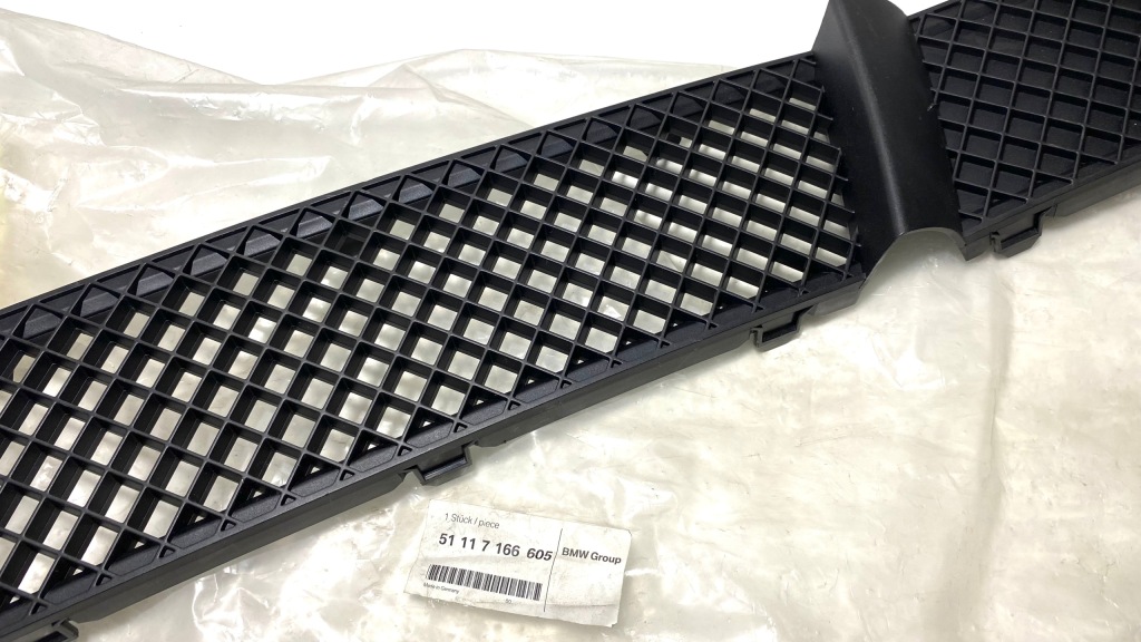 Решётка бампера bmw e81 e87 7166605 Цена