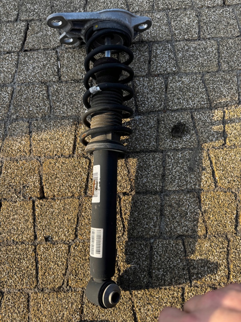 фото №1, Амортизатор задня правий bmw i3 i01 lci 6880101