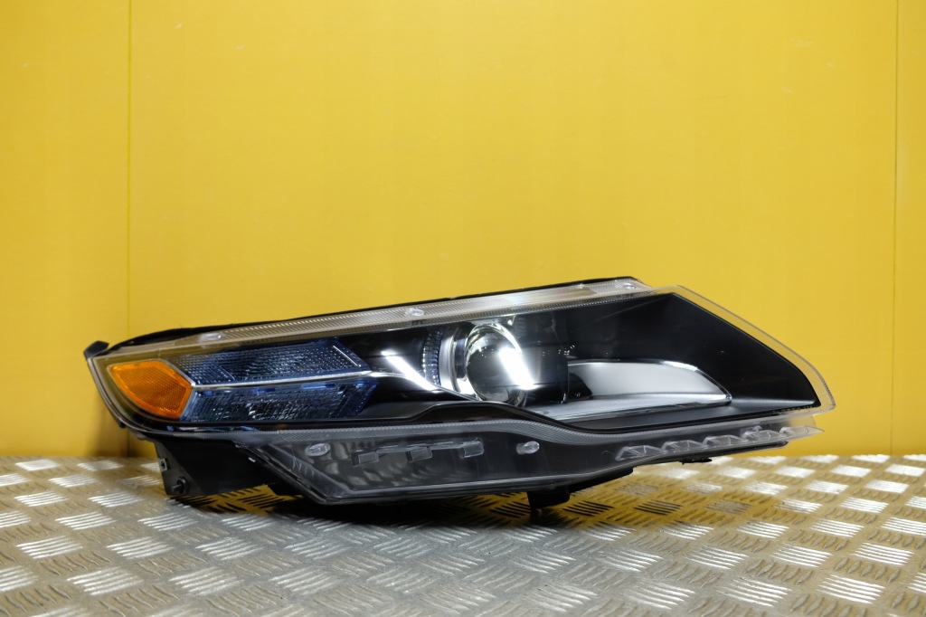 фото №1, Chevrolet volt 2010- фара лампа звичайна лінзована права usa