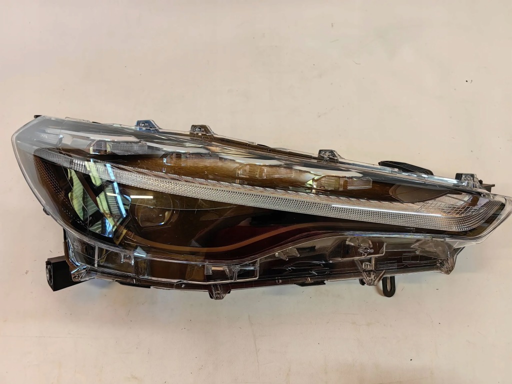 Купить Toyota corolla cross - фара full led правый  cała