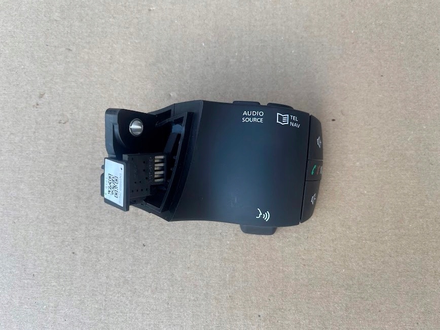 фото №1, Панель рулевого управления pilot радио renault fluence оригинальный номер en25550jy01b