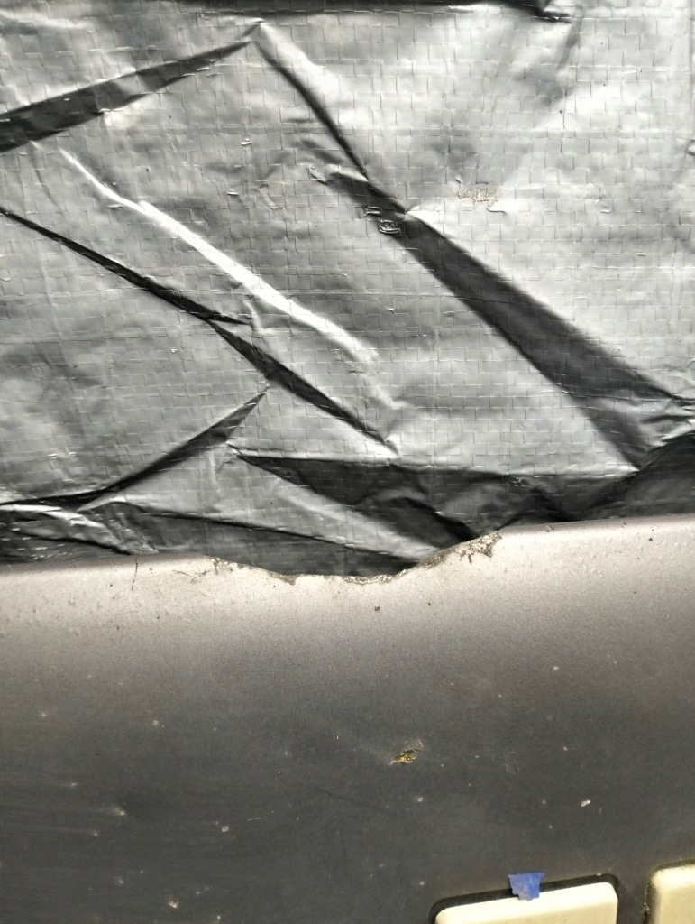 Решітка  решітка радіатора капот scania p94 bd4 2000r 1597571 s449 в Україні