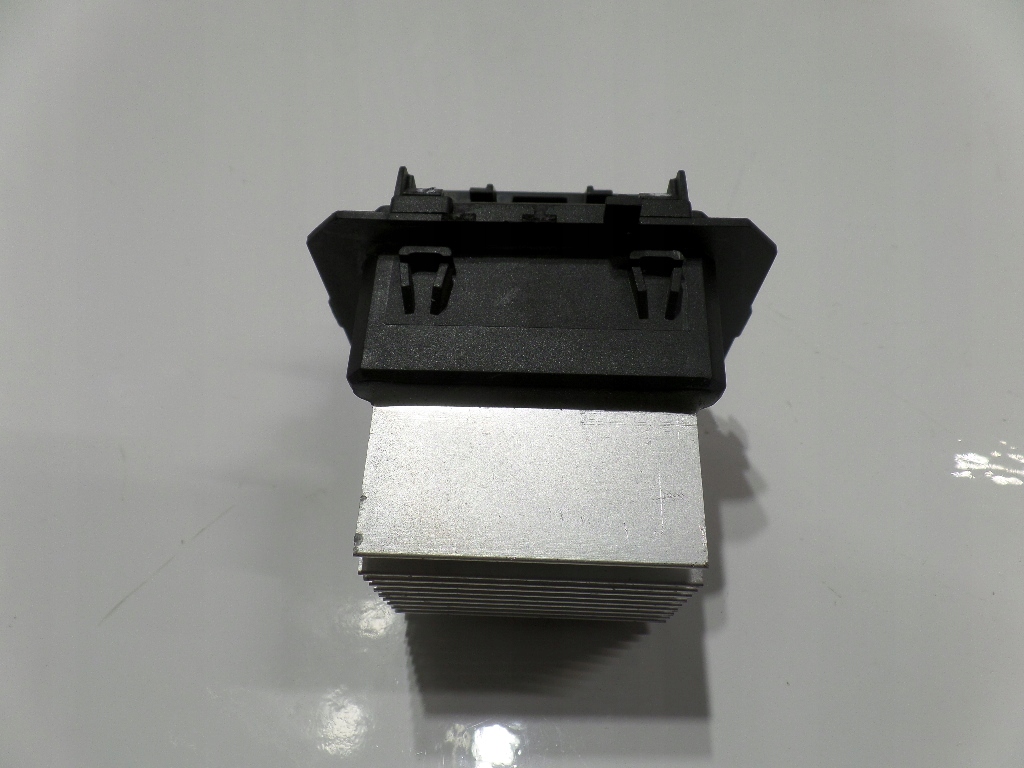 фото №1, Renault clio iv резистор вентилятор t1017845r