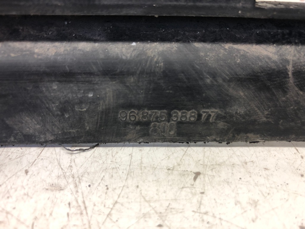 фото №11, Накладка-спойлер спойлер dół лівий правий бампер передній citroen ds3 10- kpl