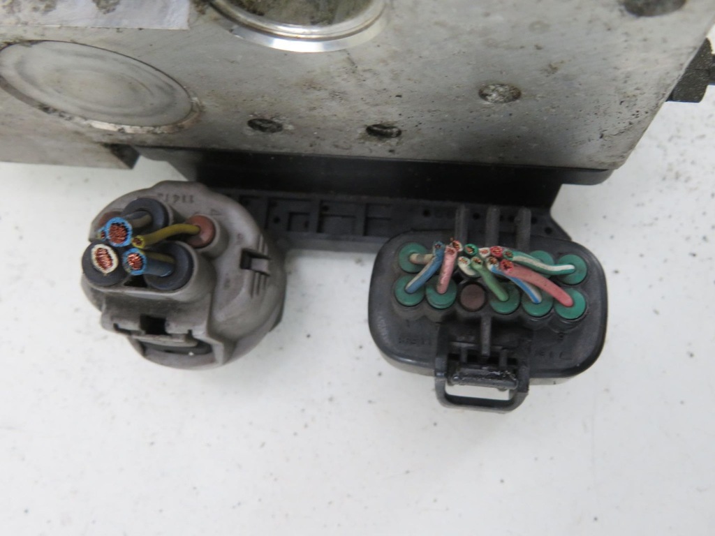 фото №8, Lexus is 200-300 1999 насос abs