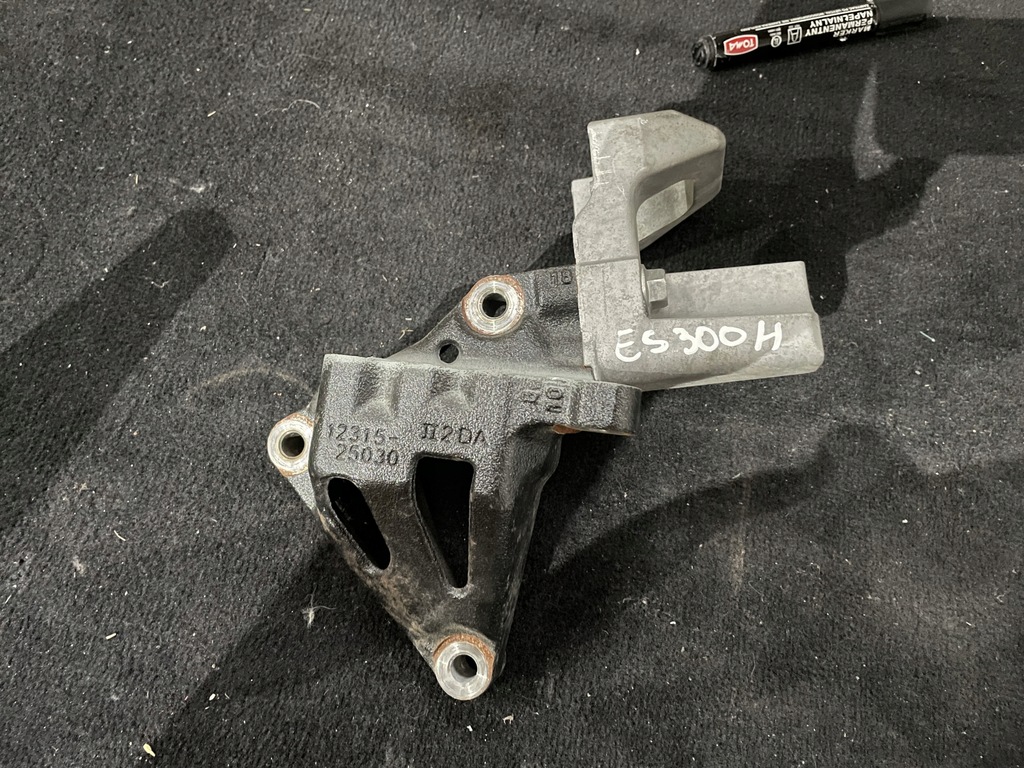 фото №1, Lexus es 300h 2018- гібрид 2.5 кронштейн двигуна