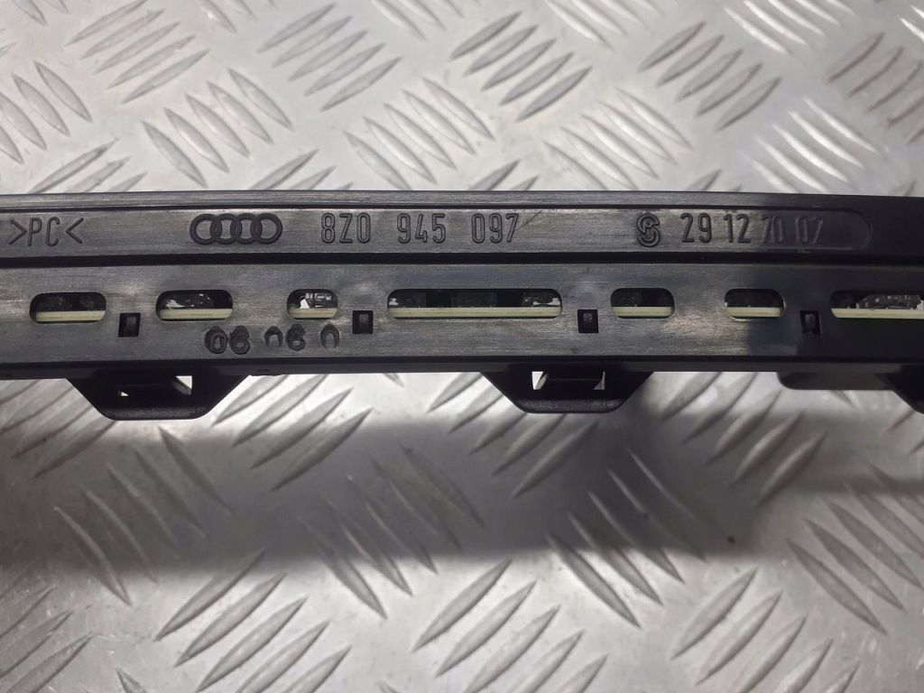 фото №2, Світло стоп-сигнал audi a2 1.4 8z0945097