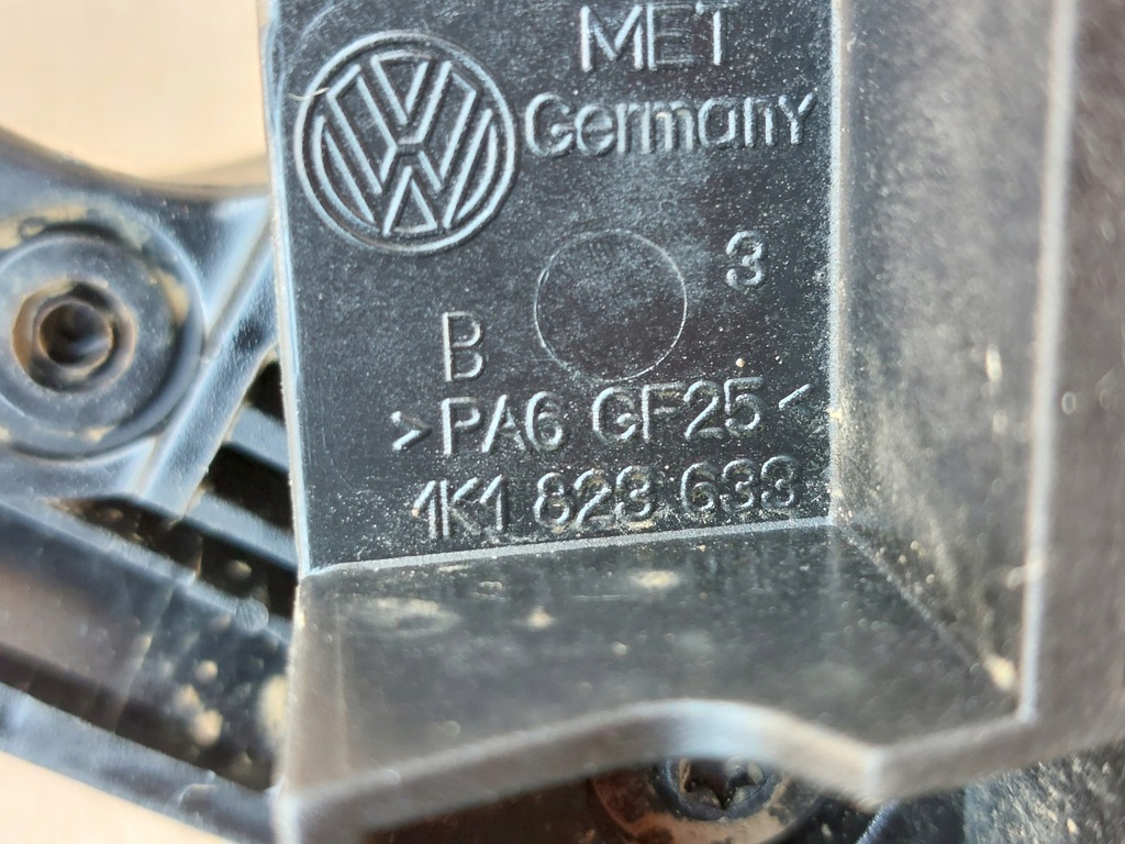 фото №6, Vw golf v 5 vi 6 plus ручка открывания капот 1k1823633 1j1823533c