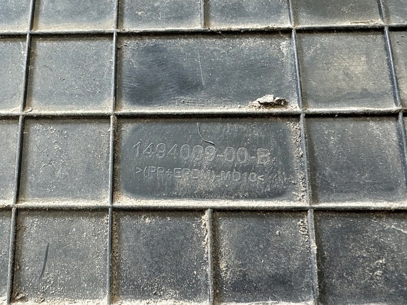 фото №3, Tesla model y my заглушка фаркоп крышка w бампер задний задняя оригинал