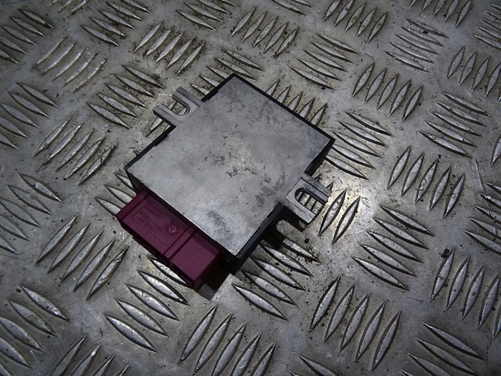 фото №1, Модуль блок управления насоса топлива bmw f01 f10 f12 f13 f15 f20 f25 f30 7358144