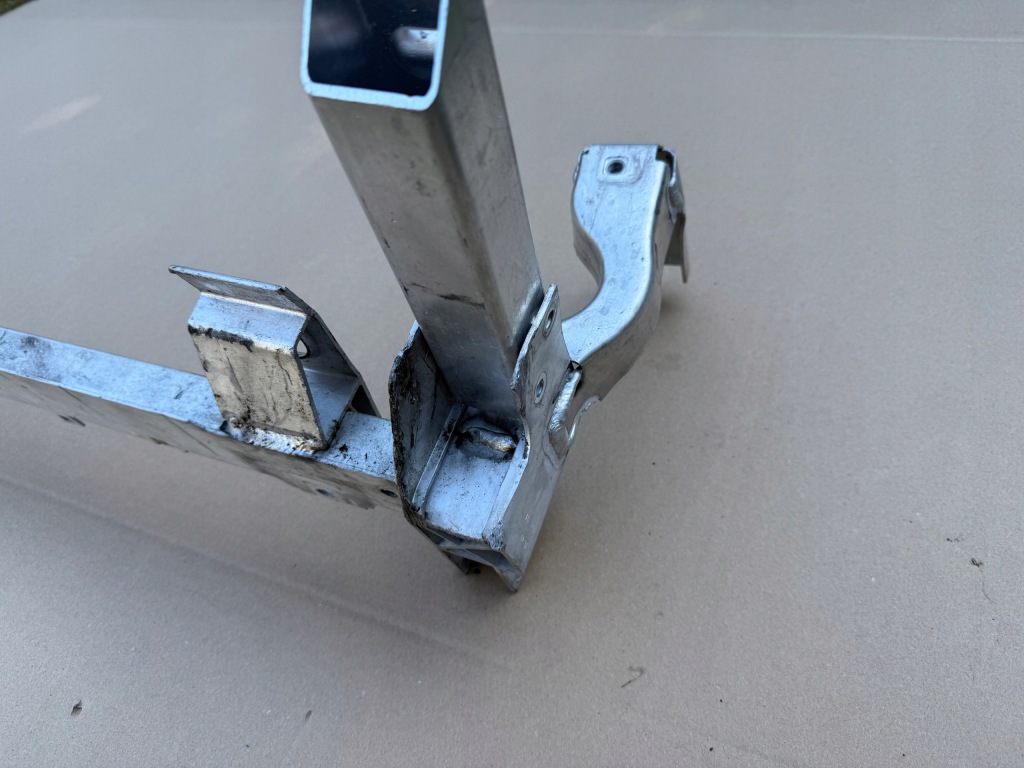 Балка під  радіатор mercedes b klasa 246 a klasa 176 gla cla 2011 - 2018 . Зі Шроту