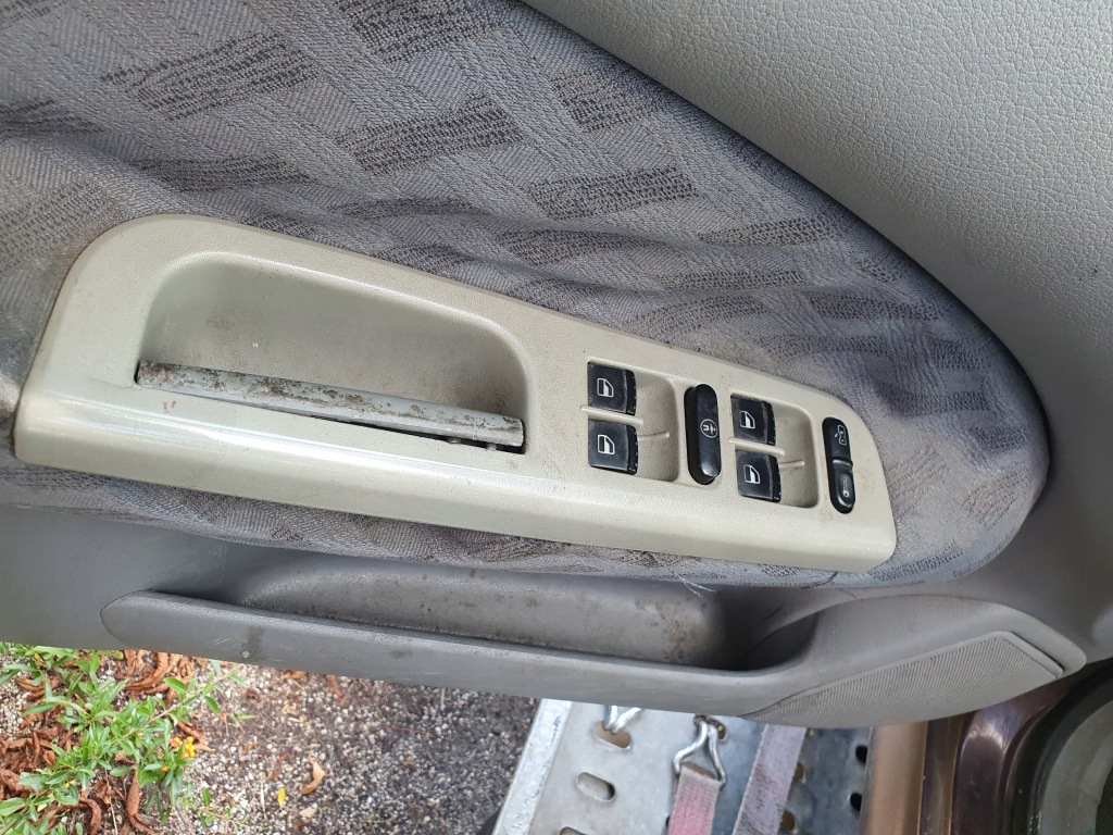 фото №13, Pas передний панель фары усилитель skoda octavia 1 1.9 tdi 90km przed fl 2000 r