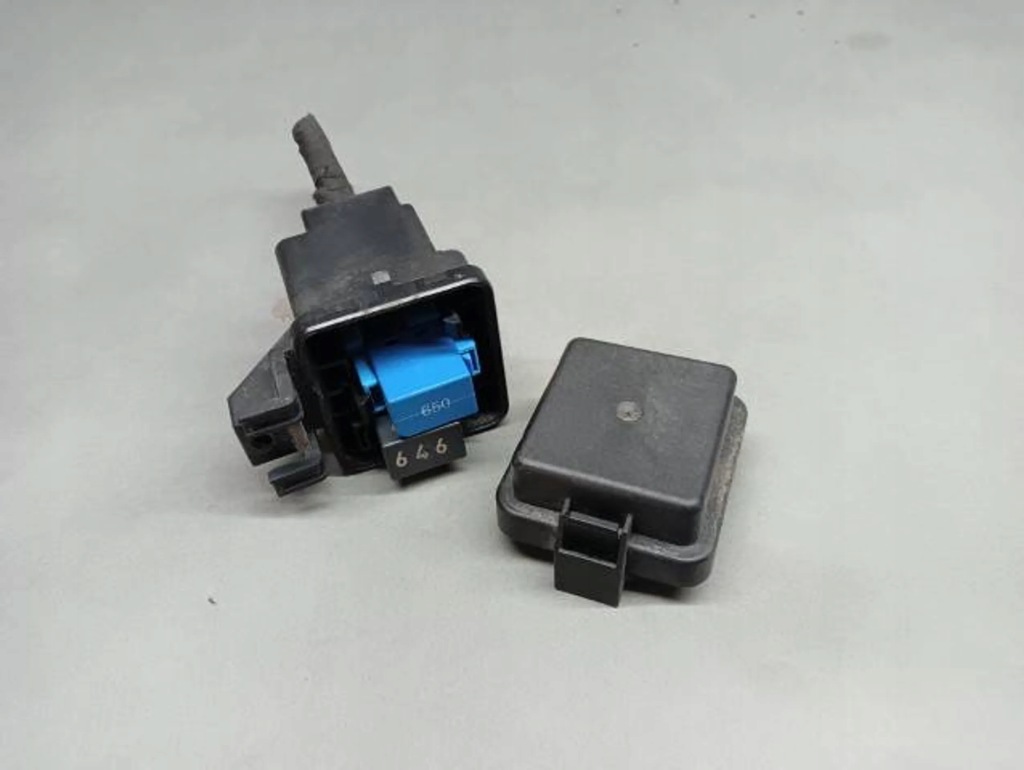 фото №1, Корпус предохранителей audi a1 8x0937124