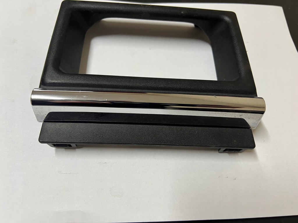 фото №2, Suzuki vitara lift 2018 - заглушка радара pod радар хром оригинал