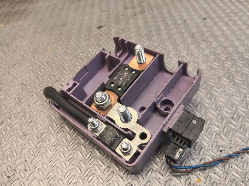 Купити Bmw x3 e83 рамка / модуль запобіжників