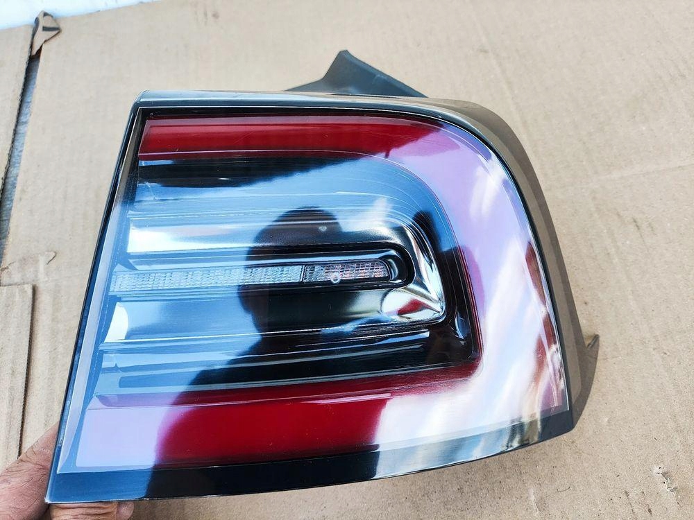 Tesla 3 y лампа правая задний Цена