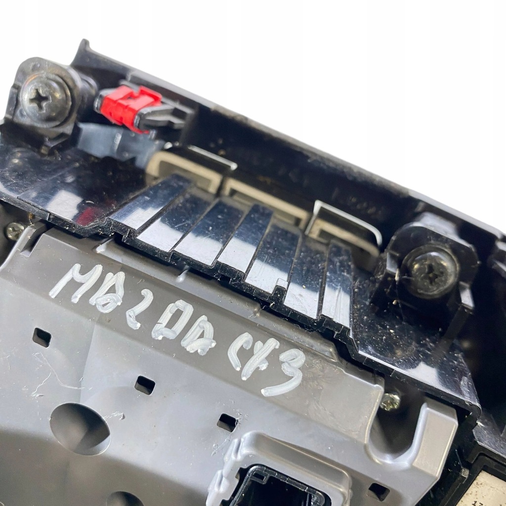 фото №10, Mazda cx-3 2019 панелі керування, перемикачі