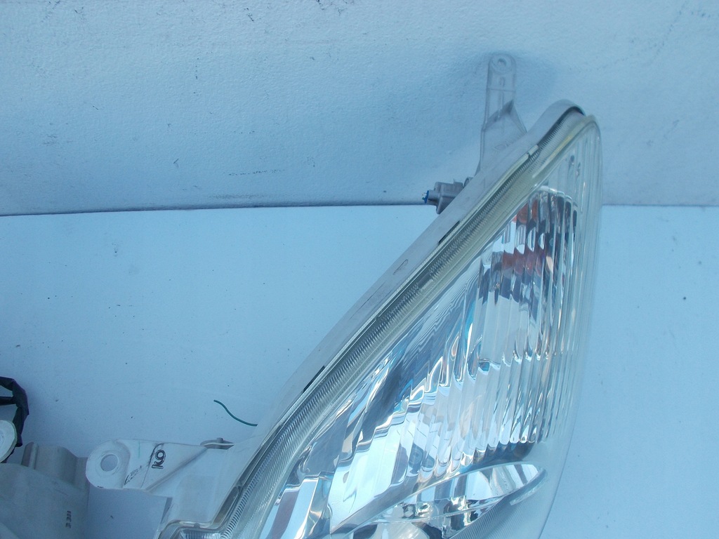 фото №9, Фара лампа toyota corolla verso 00-04 koito