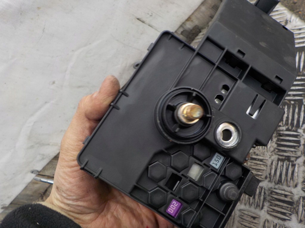 W211 коробка предохранителей 2119820402 Недорого