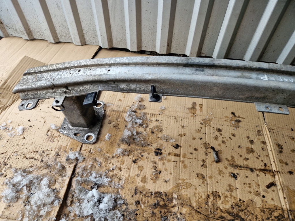 Балка бампера renault megane iii перед передняя Недорого