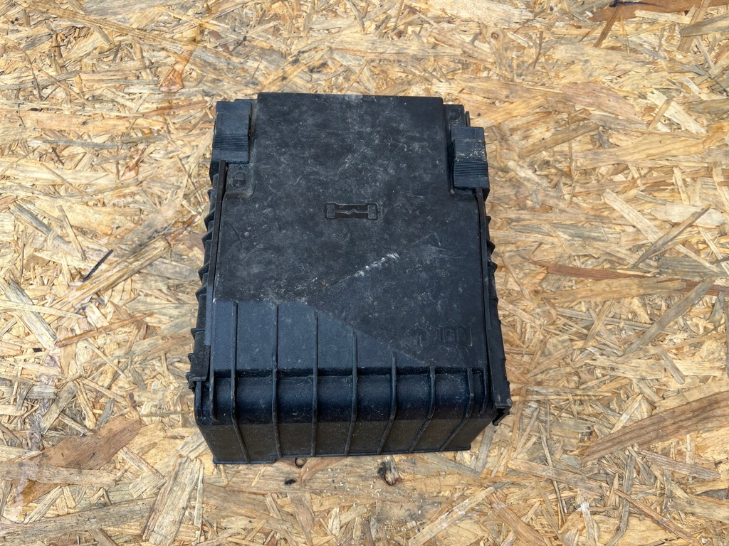 фото №1, Корпус коробка запобіжників vw skoda audi