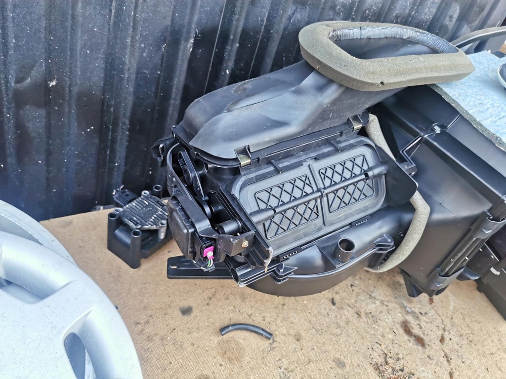 фото №9, Обігрівач повітродувка вентилятор audi a2 1999-2005 8z1820003f комплектна eu